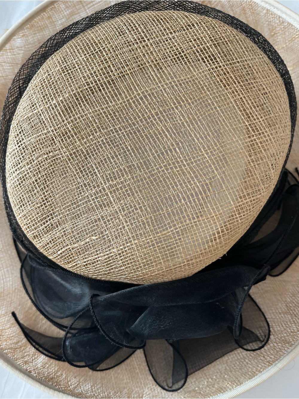 Elegant Beige Straw Derby Hat with Black Organza Trim. Good condition - Picture 6 of 6